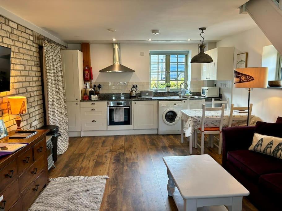 Little Bream - Pretty Cosy Cottage, Sea Views, Walk To The Beach Mawnan Smith Kültér fotó